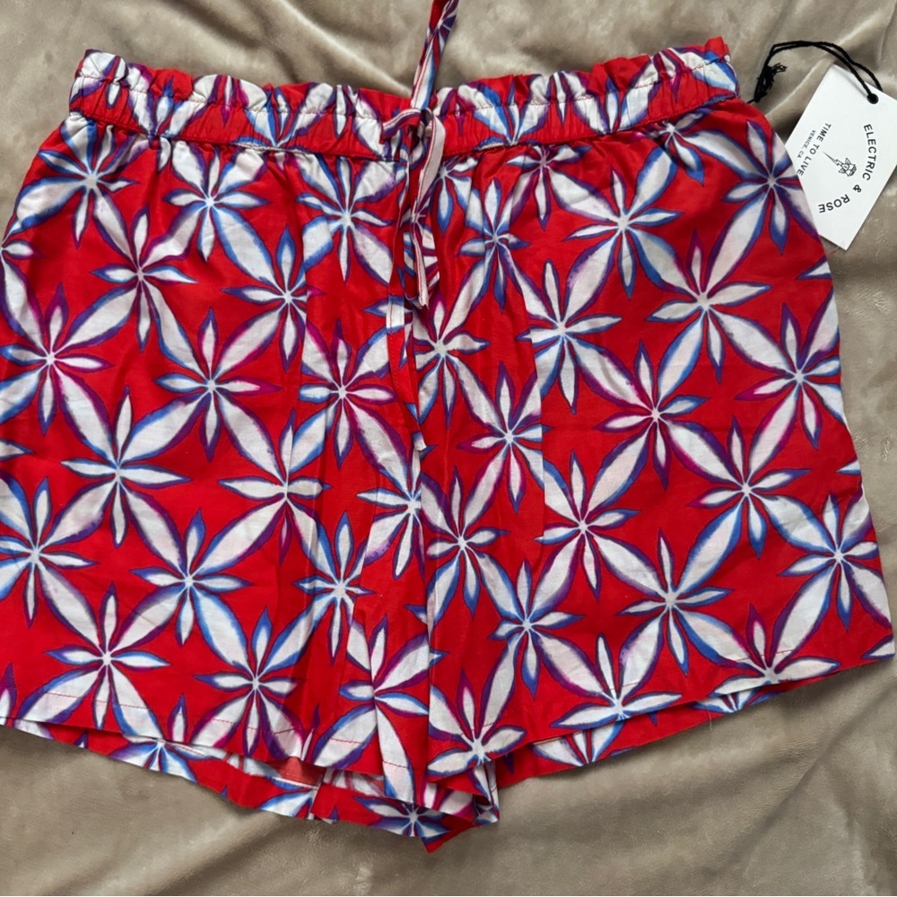NWT-Electric & Rose Red and White Floral Blouse and Short Set - Picture 5 of 7